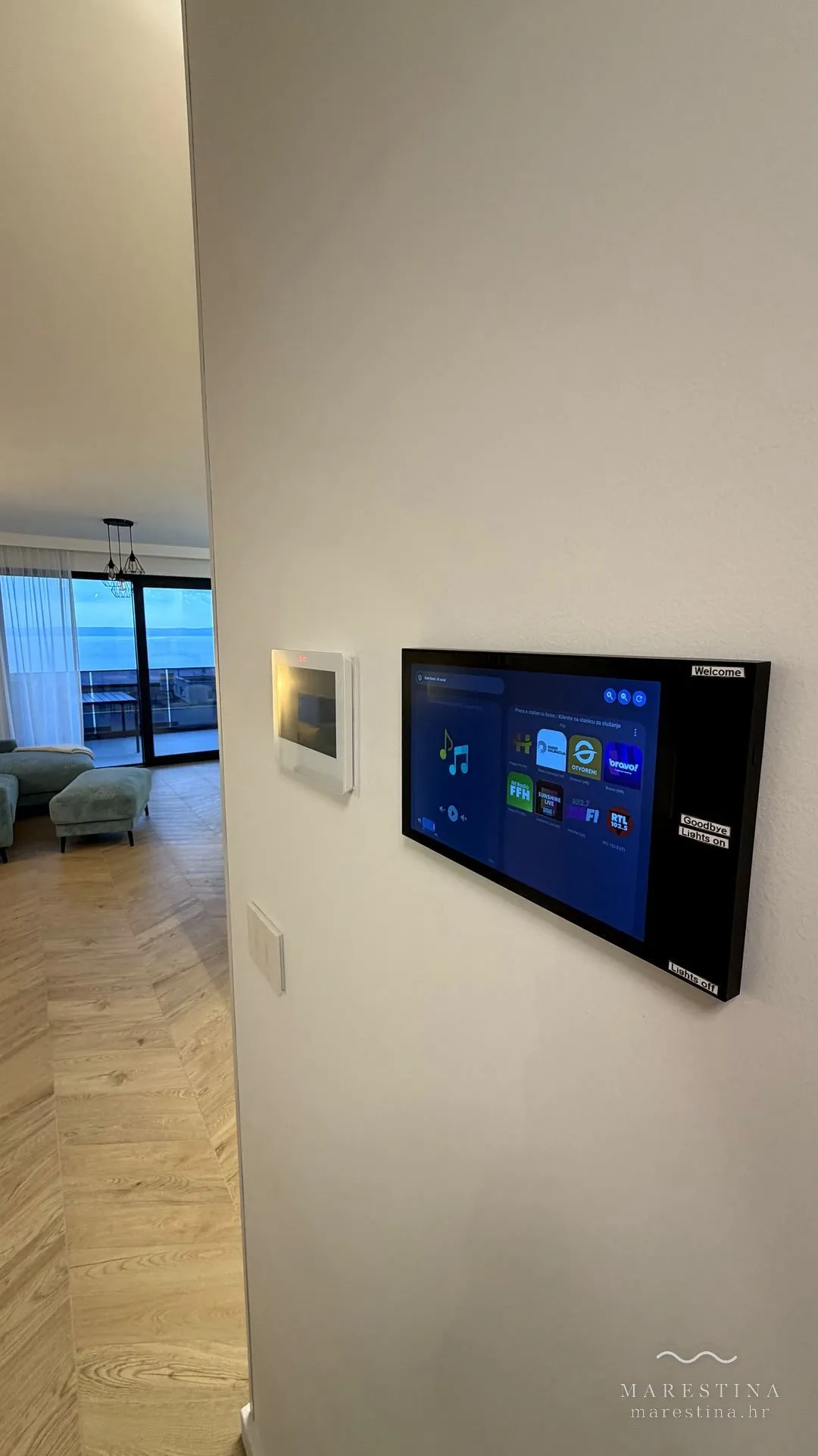 Smart-Home-Bedienpanel in der Marestina